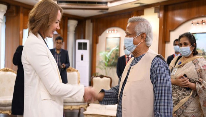 আমরা গুরুত্বপূর্ণ পরিবর্তনের মধ্য দিয়ে যাচ্ছি
