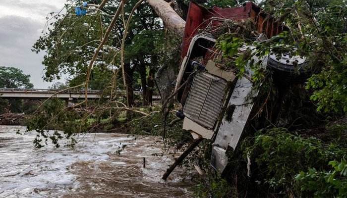 টেক্সাসে বন্যায় নিহত বেড়ে ৮২, নিখোঁজ ৪১