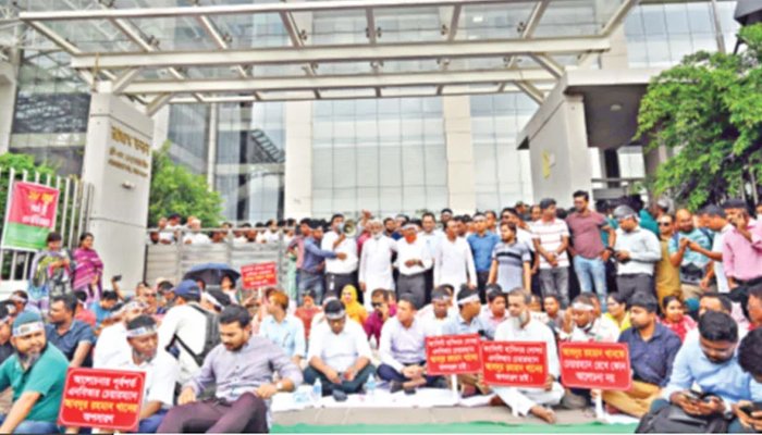 আন্দোলনে স্থবির এনবিআর আমদানি-রপ্তানি ব্যাহত